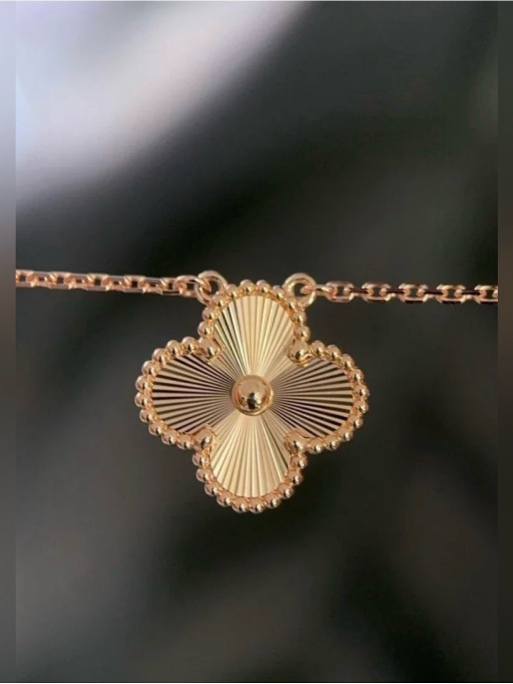 Rose Gold Floral Flower Pendant Necklace Brand New - Picture 2 of 3
